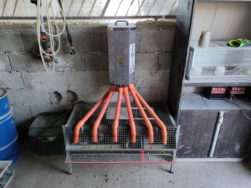 Distributore automatico di cibo per volatili modello 250V